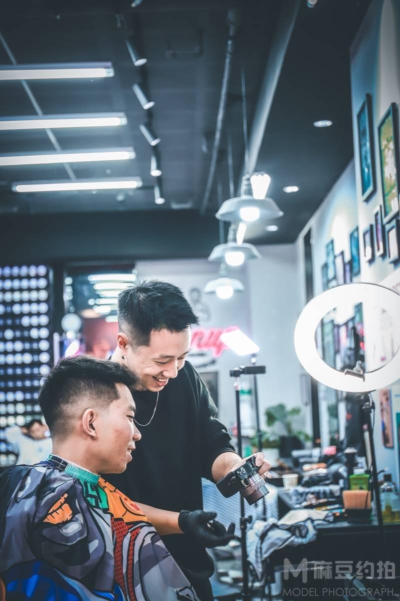 情绪模特
