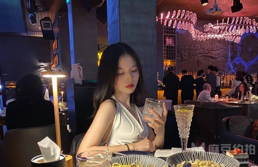 黑白模特