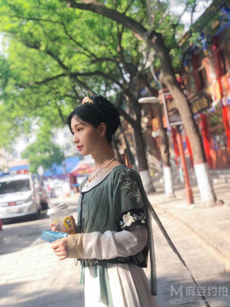 汉服模特