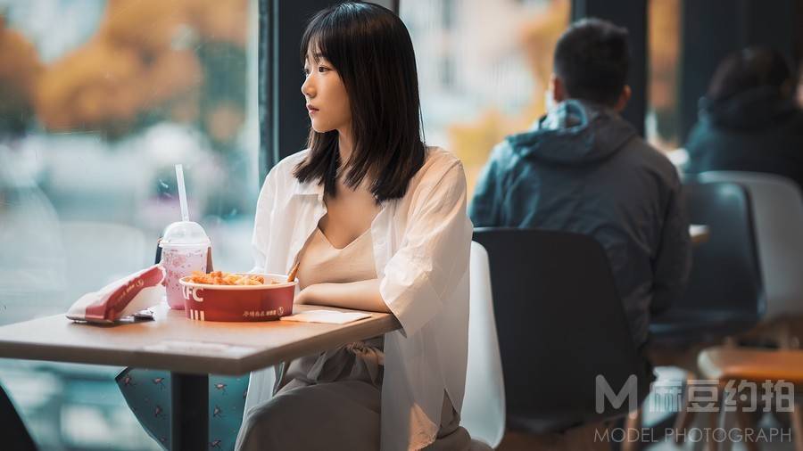 情绪模特