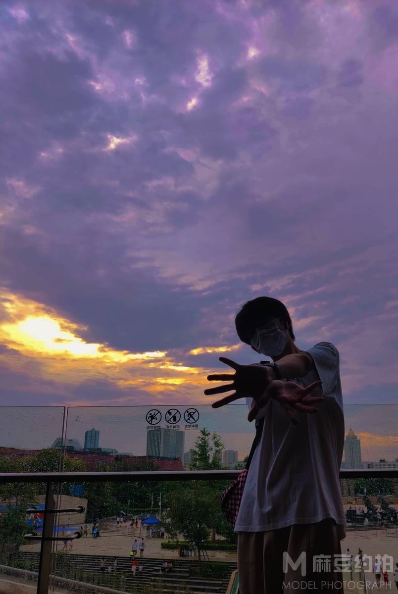 情绪模特