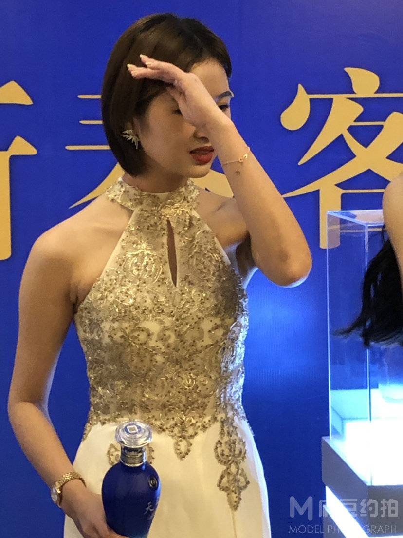 情绪模特