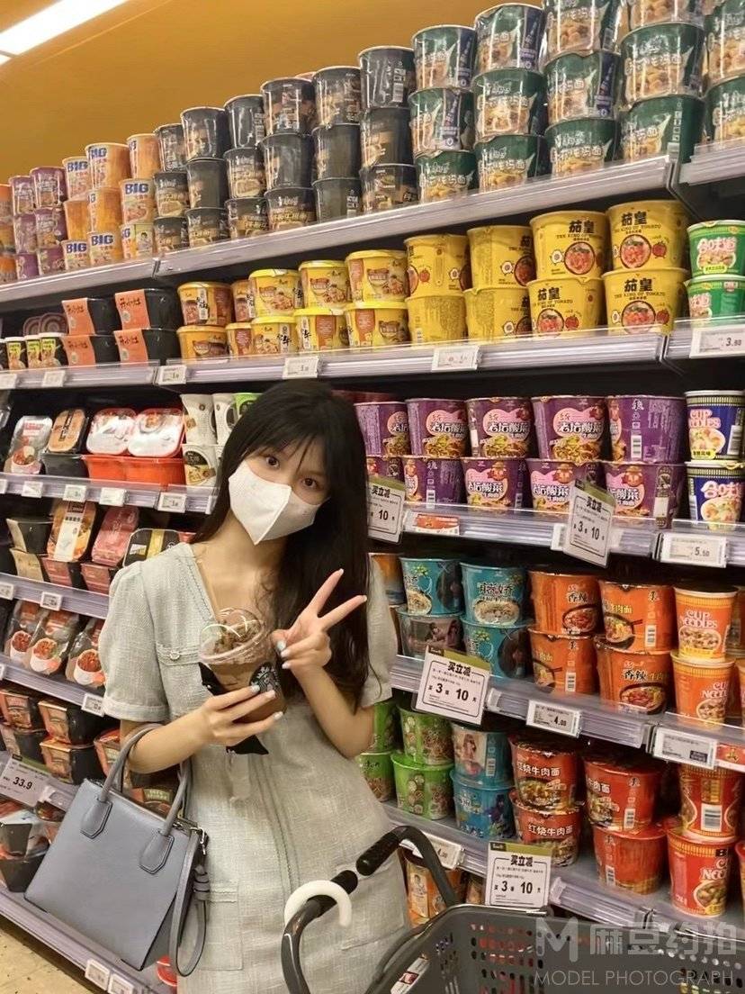 校园模特