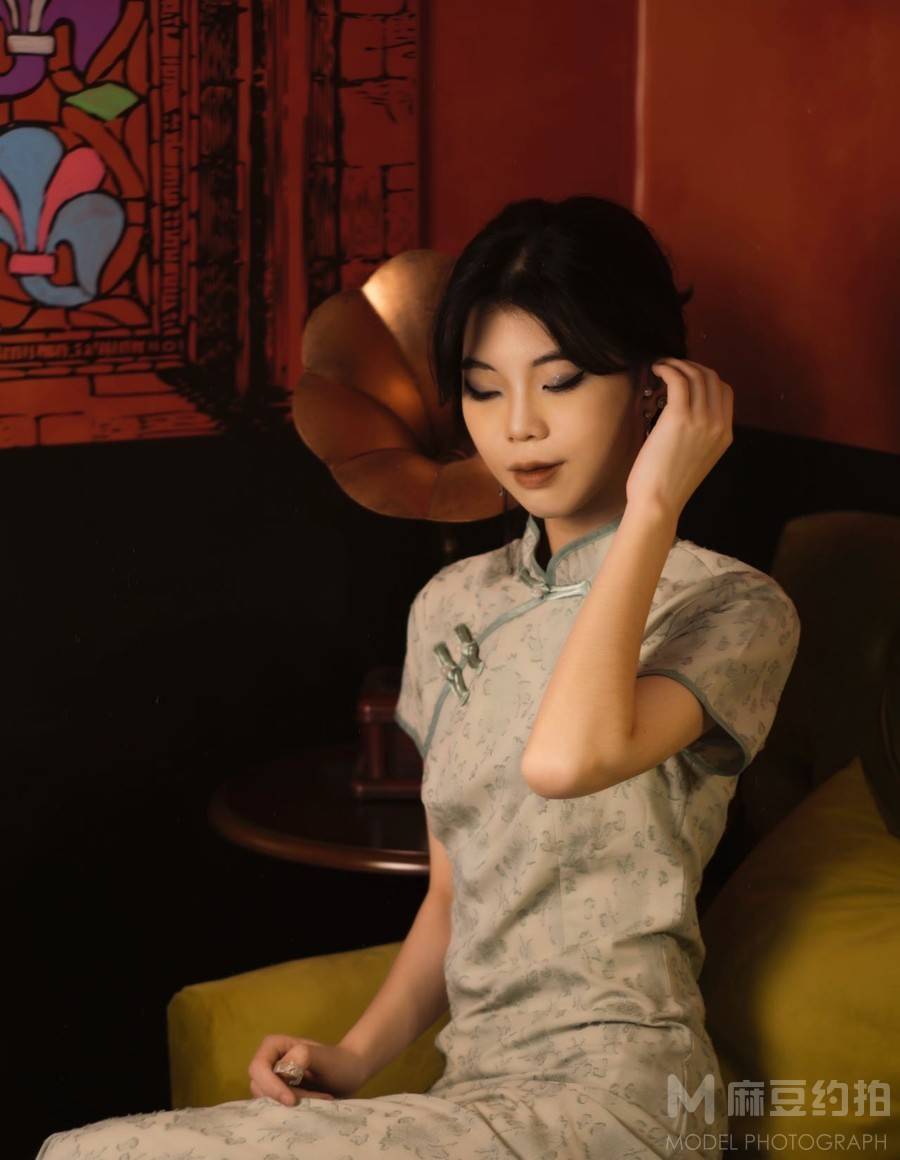 情绪模特