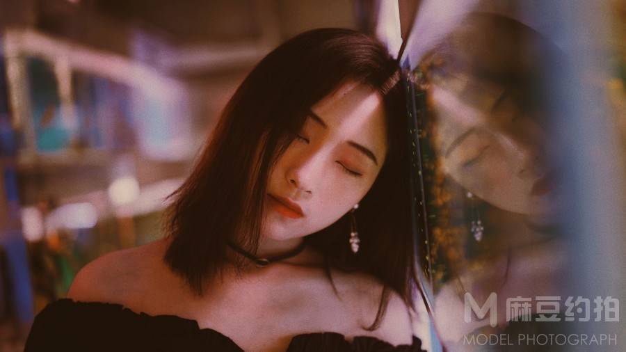 情绪模特