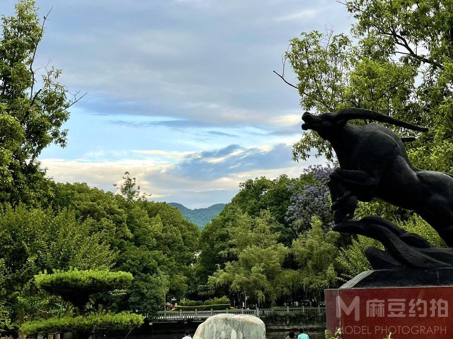 校园模特