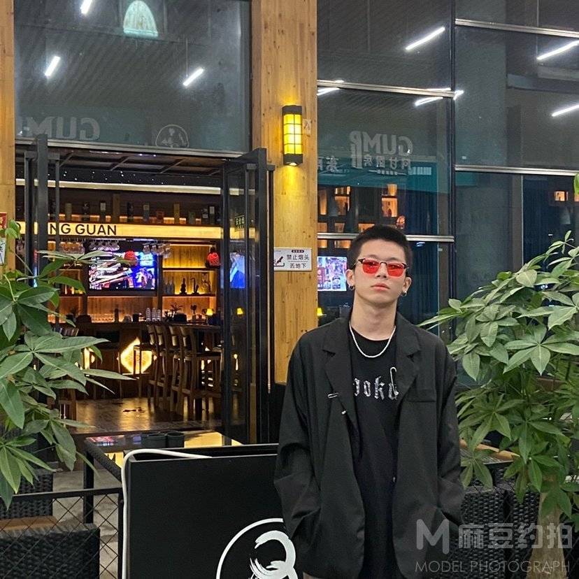 黑白模特