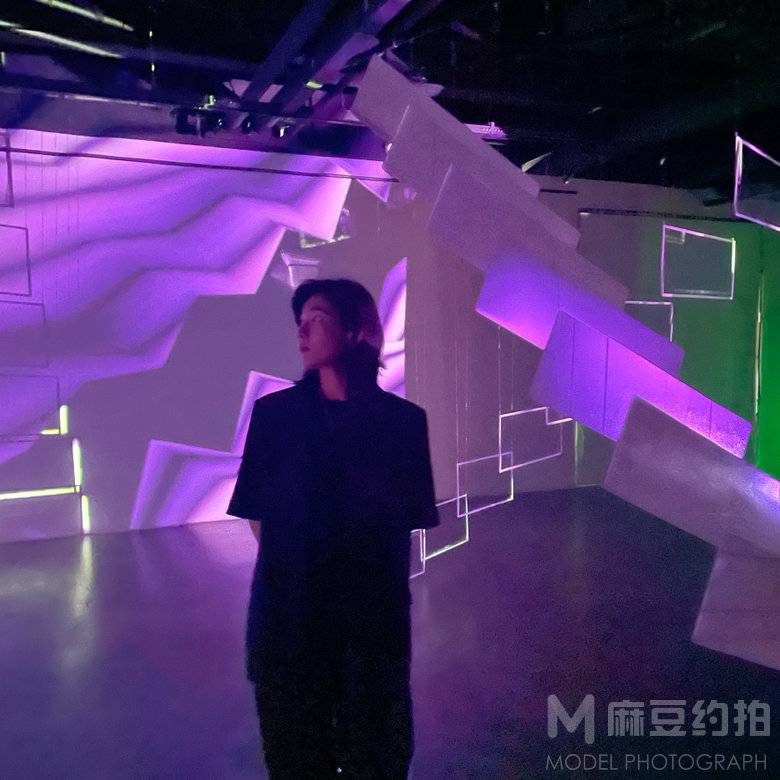 情绪模特