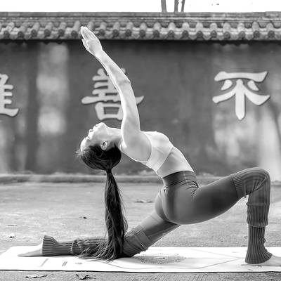 黑白模特