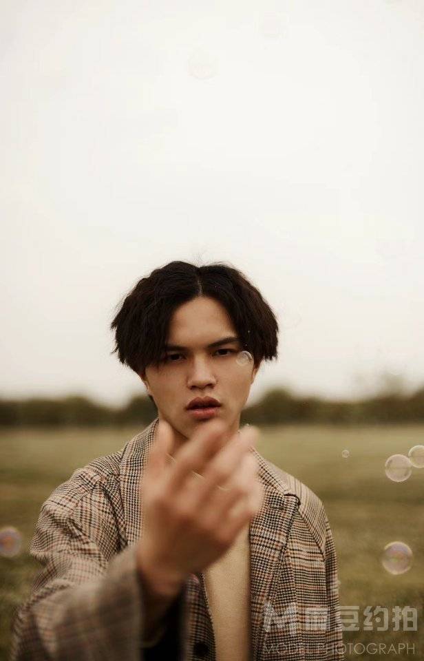 情绪模特