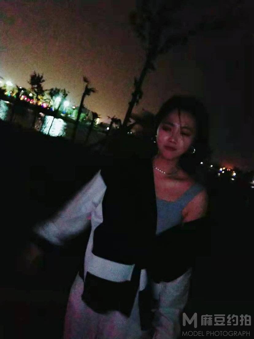 黑白模特