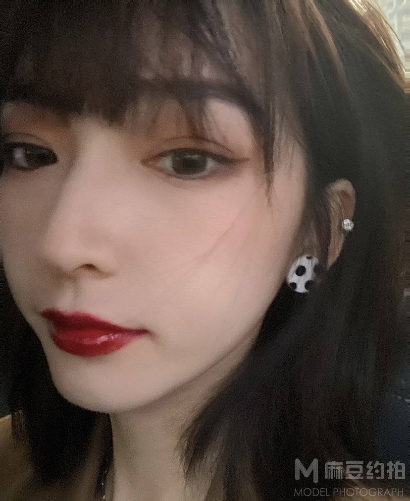 黑白模特