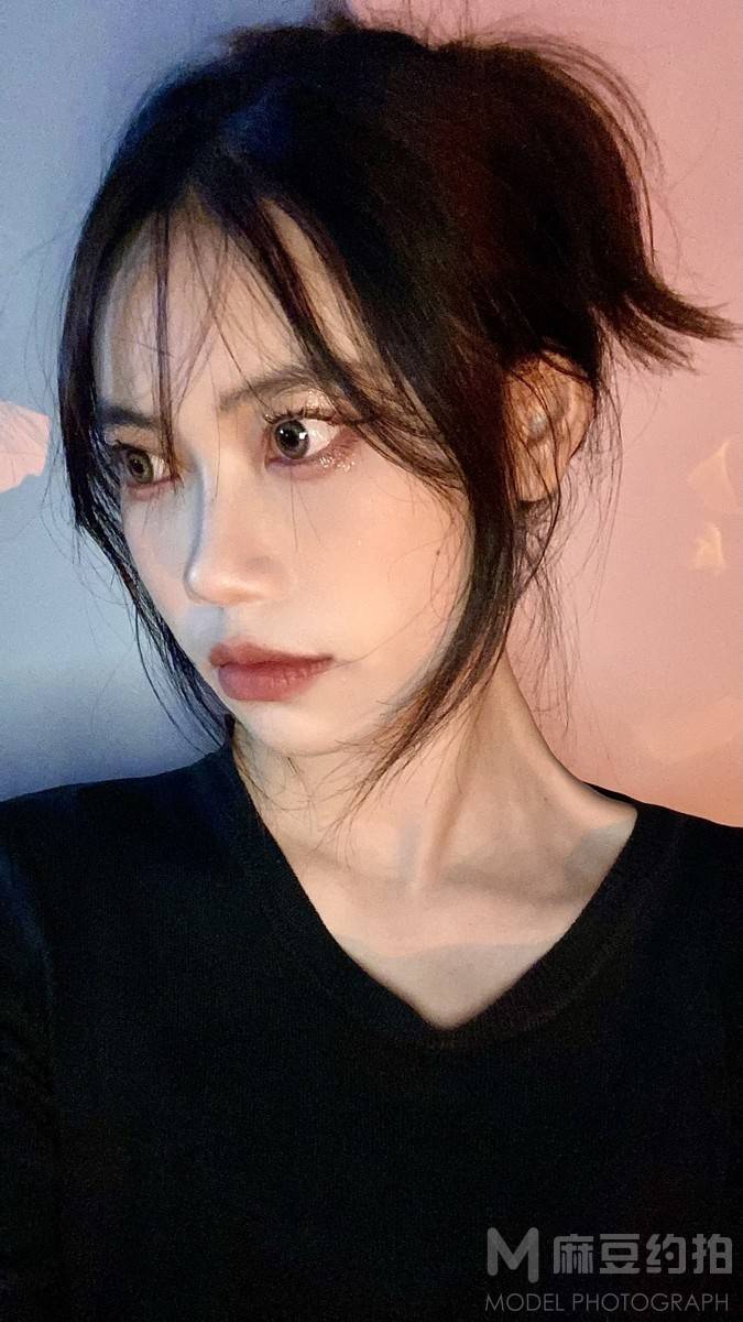 情绪模特