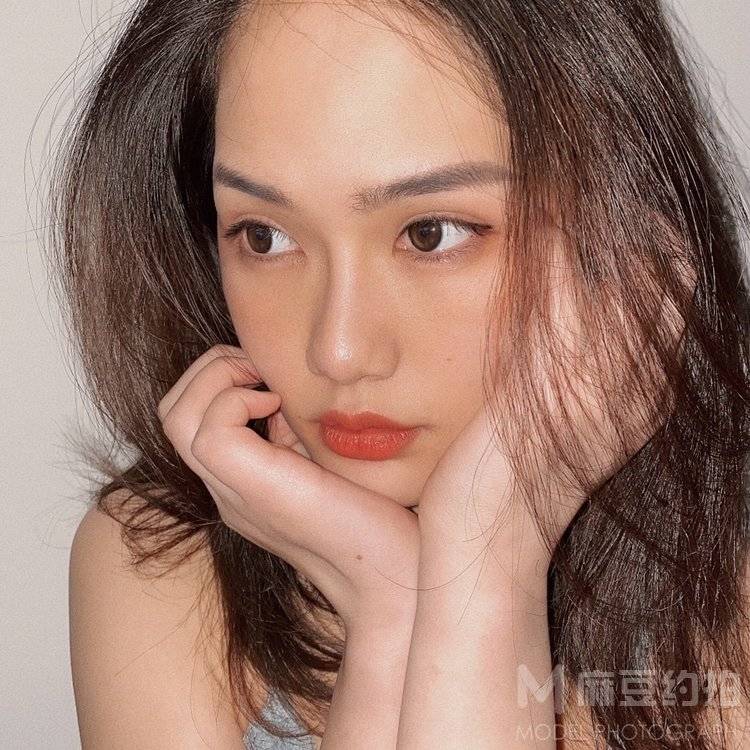 黑白模特