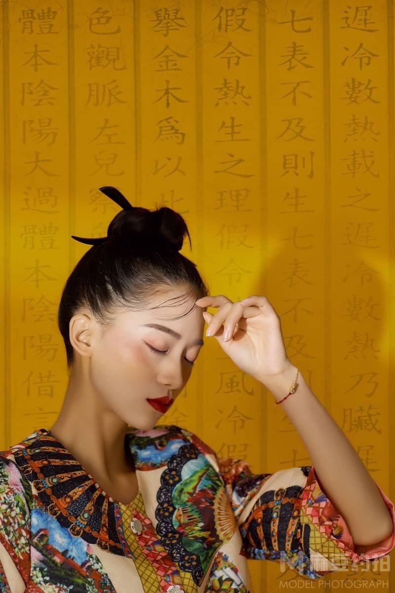 情绪模特