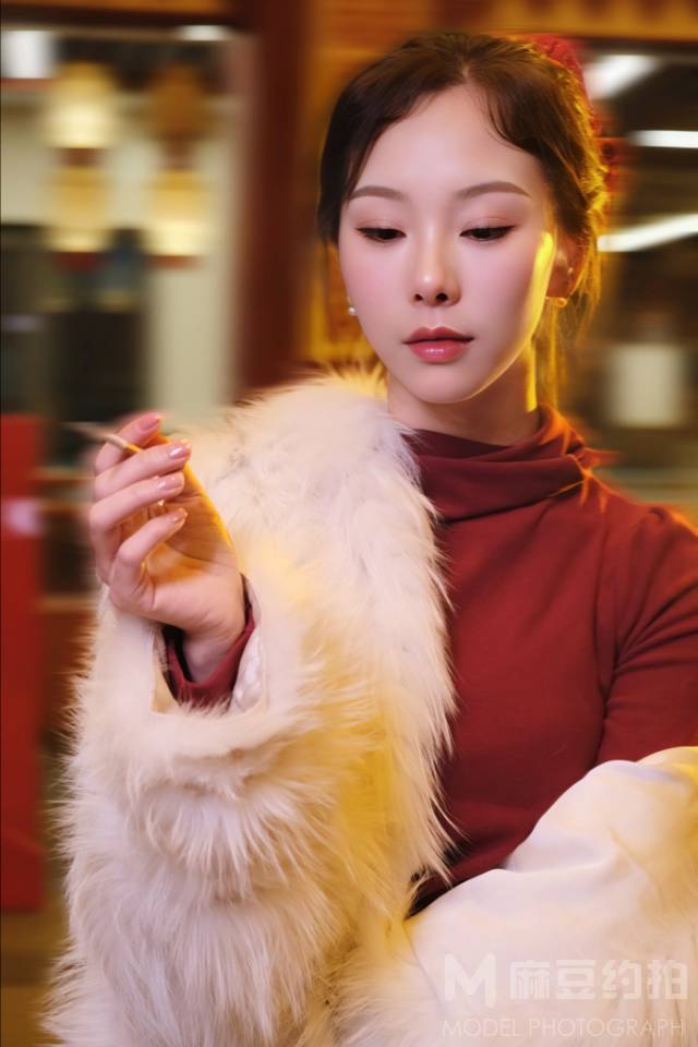 情绪模特