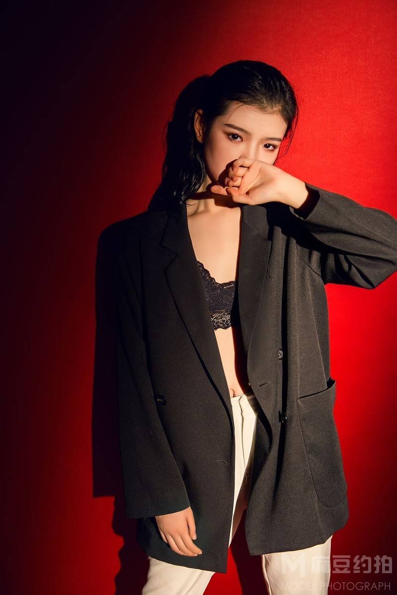 情绪模特