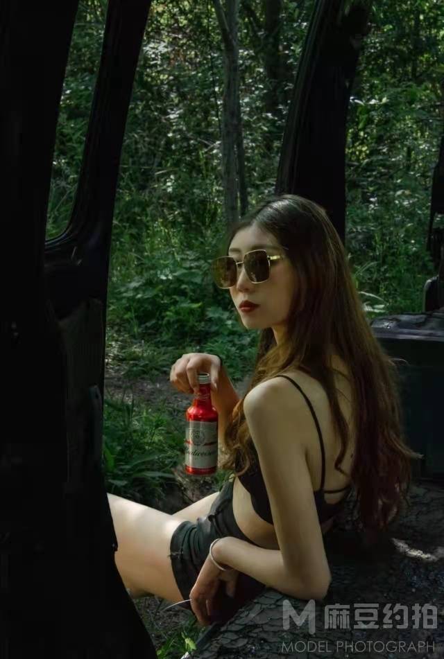 黑白模特
