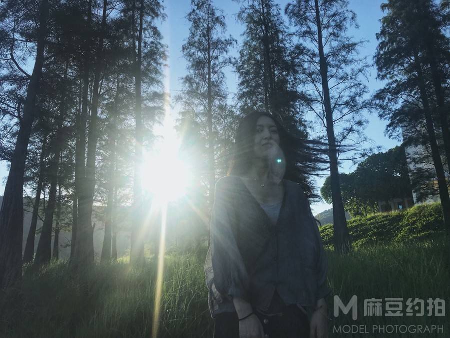 情绪模特