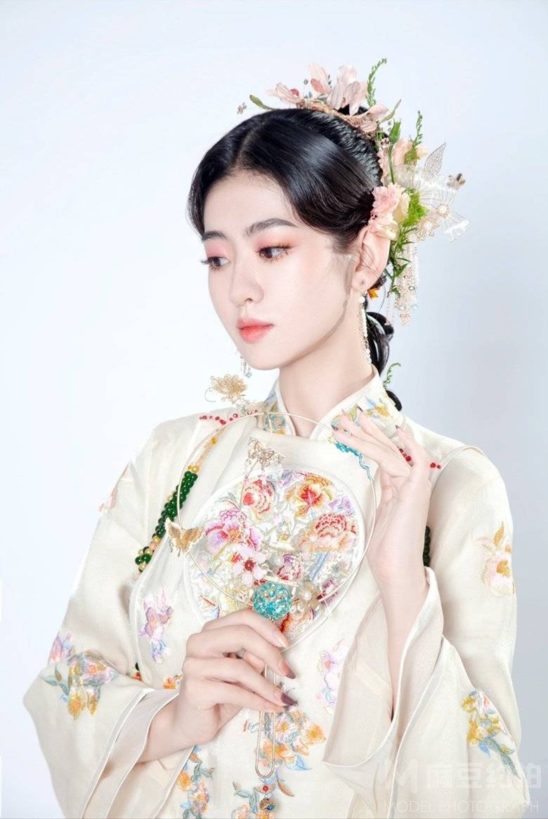 妆容模特