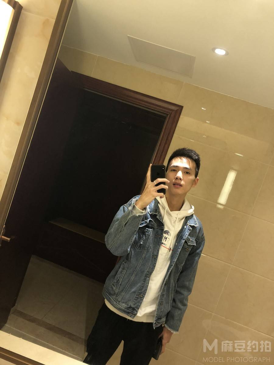 胶片模特