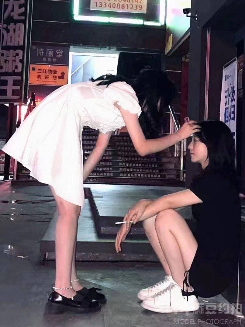 校园模特