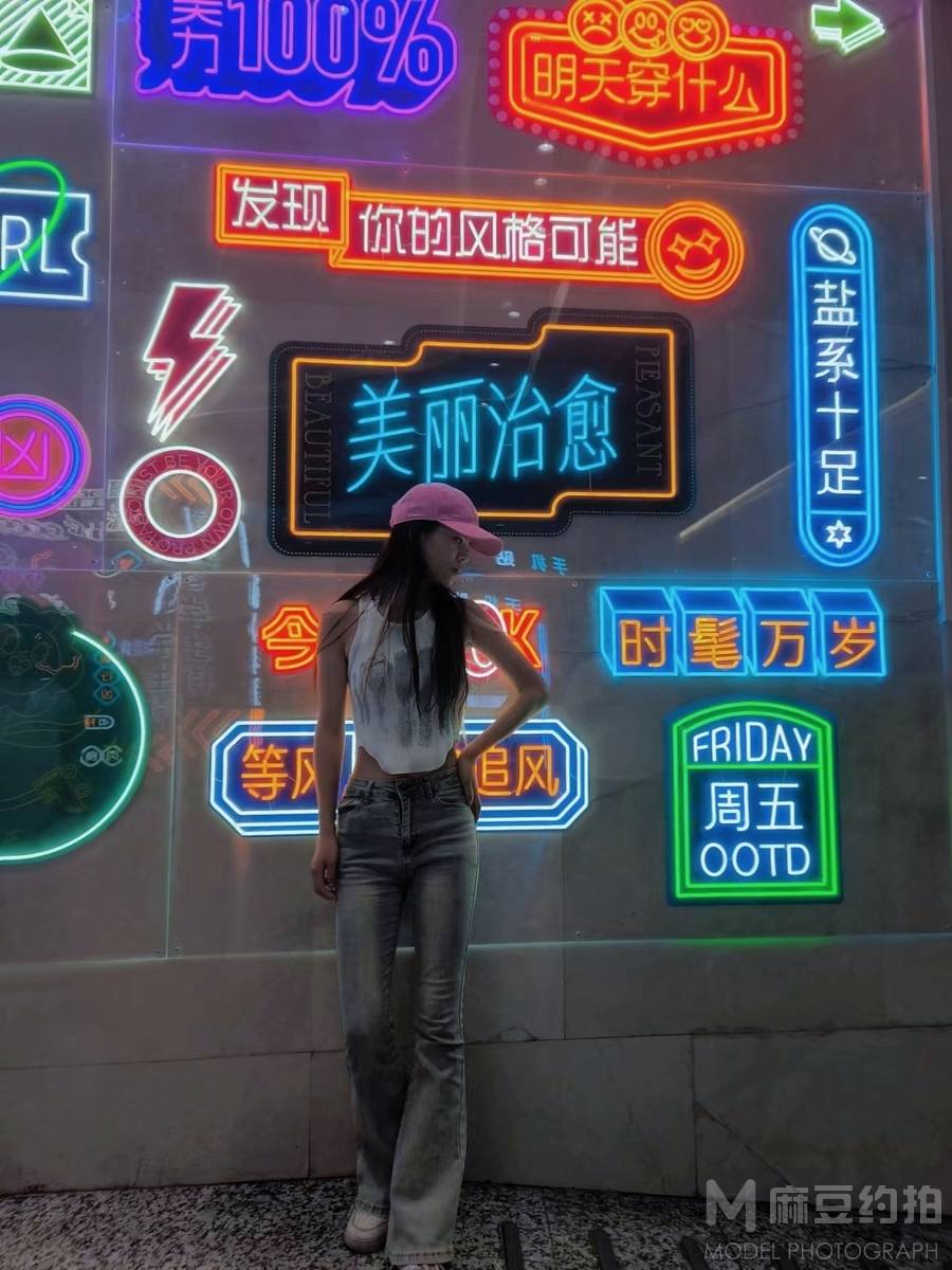 情绪模特