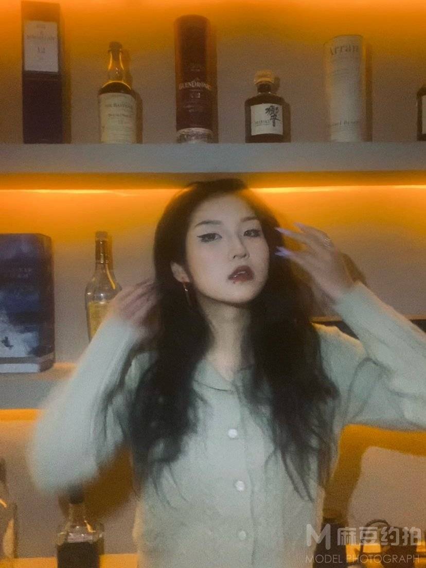 黑白模特