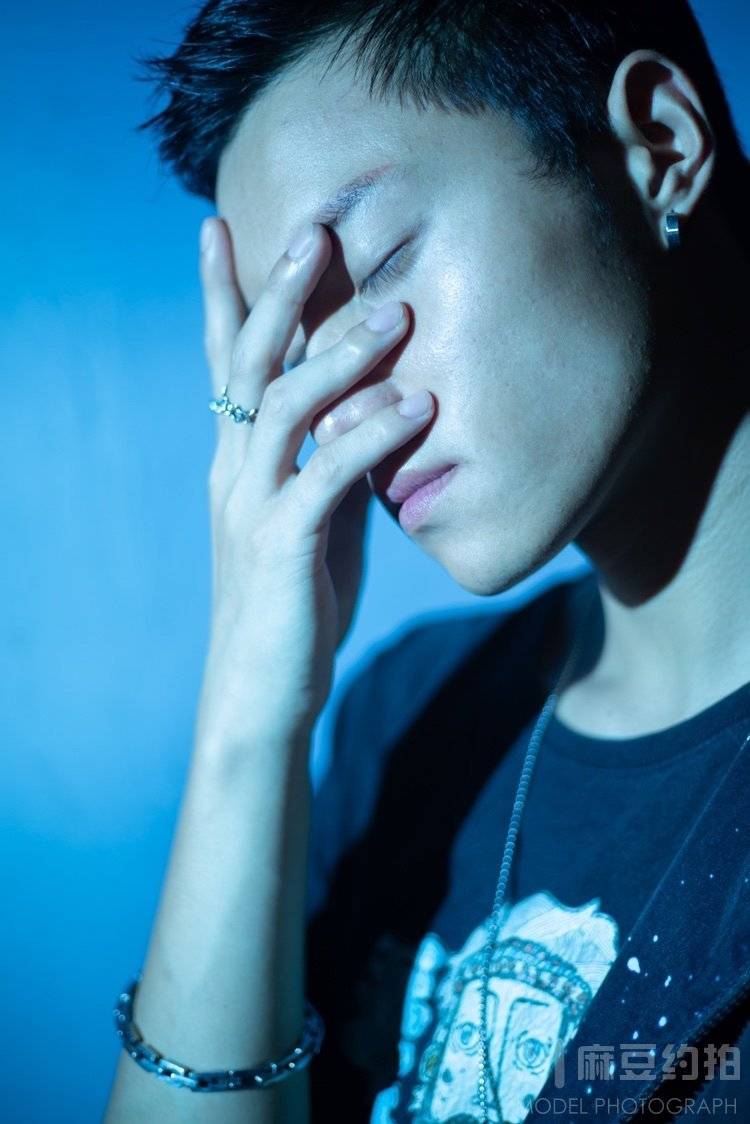 情绪模特