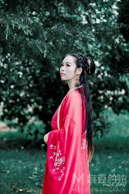 汉服模特