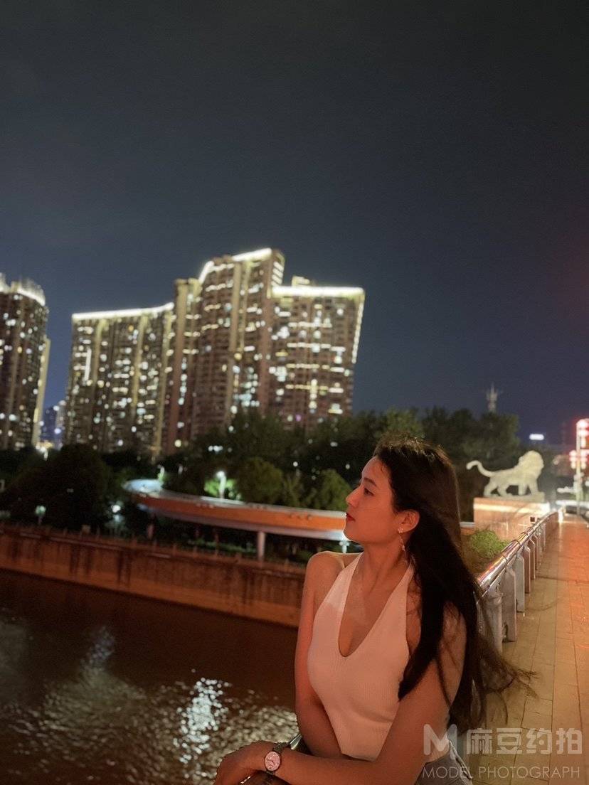 夜景模特