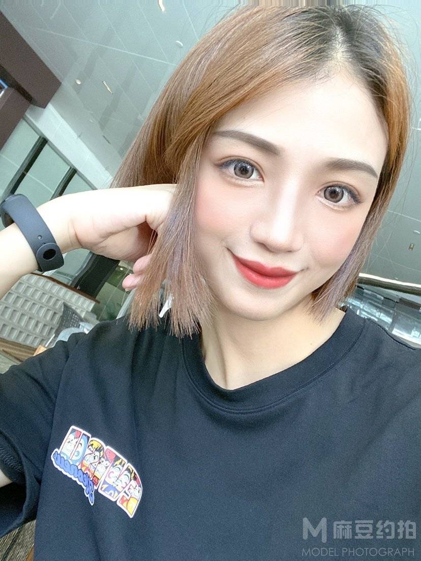 黑白模特
