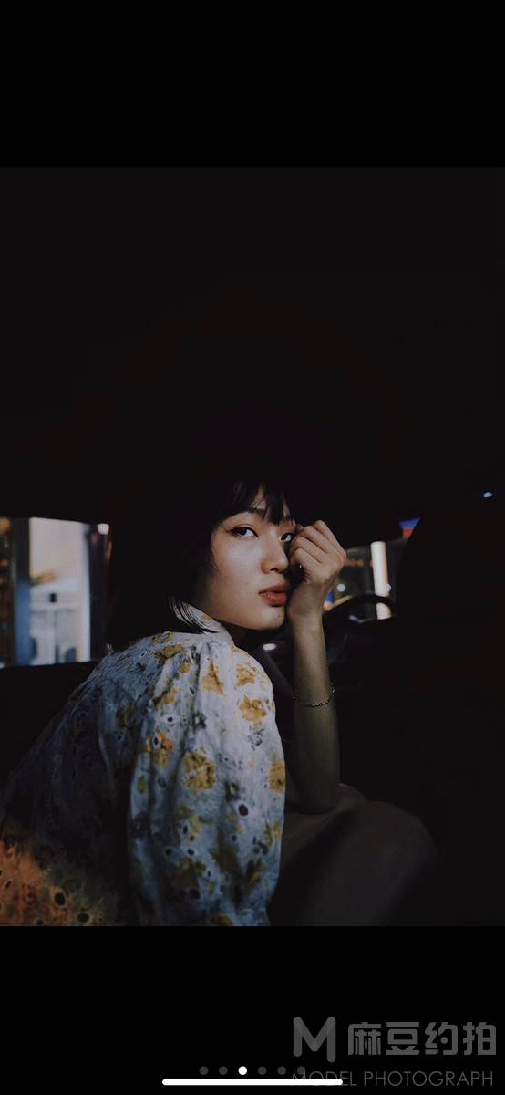 情绪模特