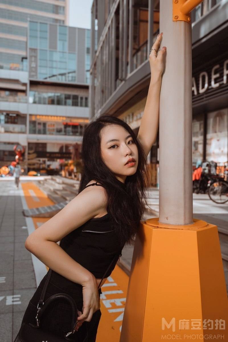 情绪模特