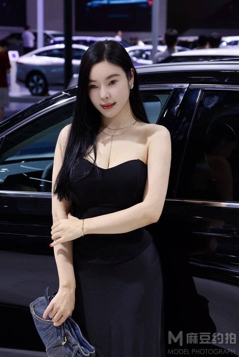 黑白模特