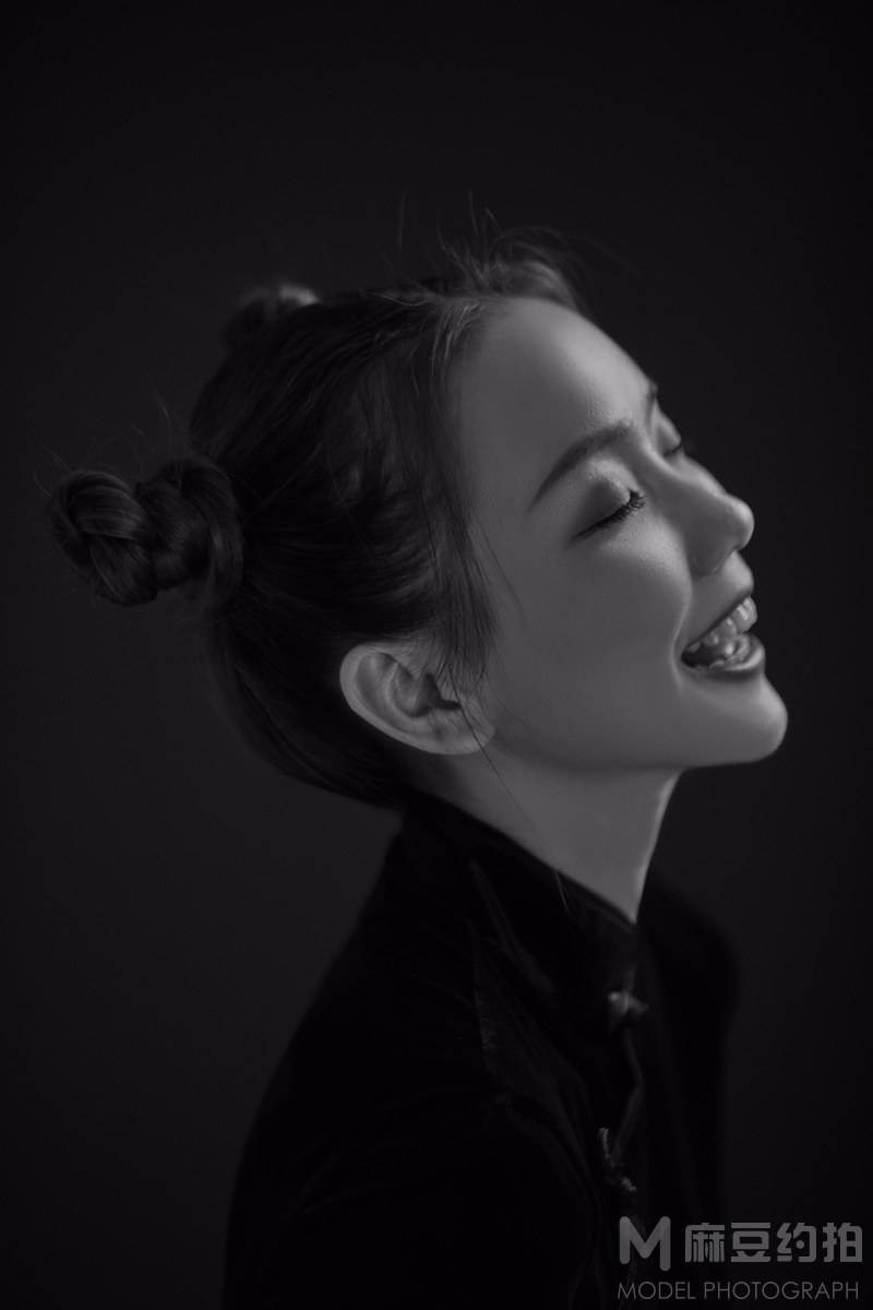 黑白模特
