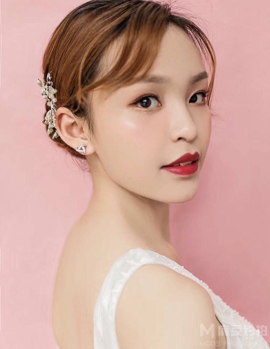 妆容模特