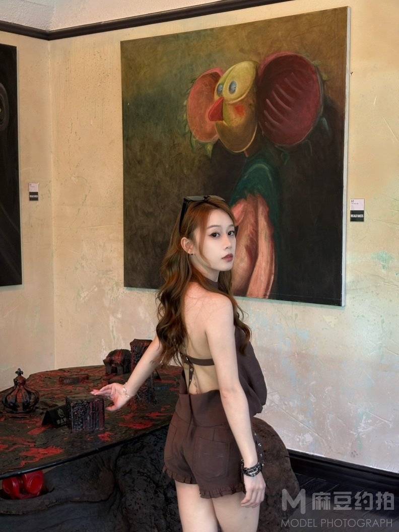 情绪模特