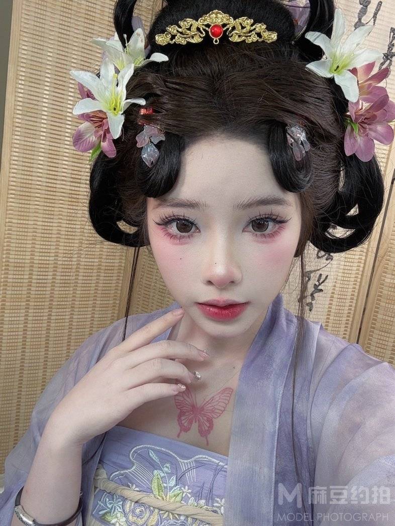 妆容模特