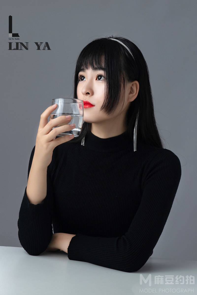 黑白模特