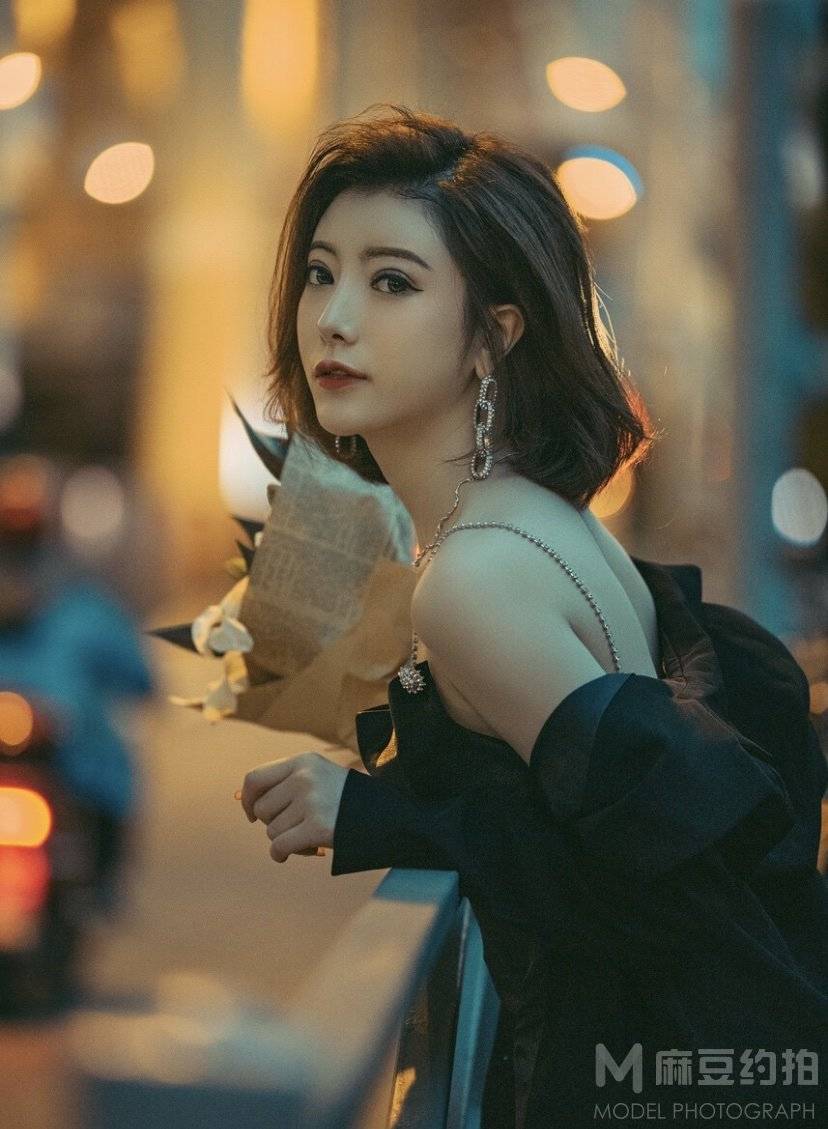 情绪模特