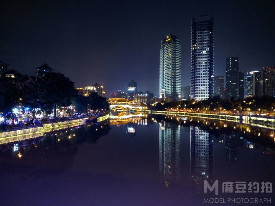 夜景模特