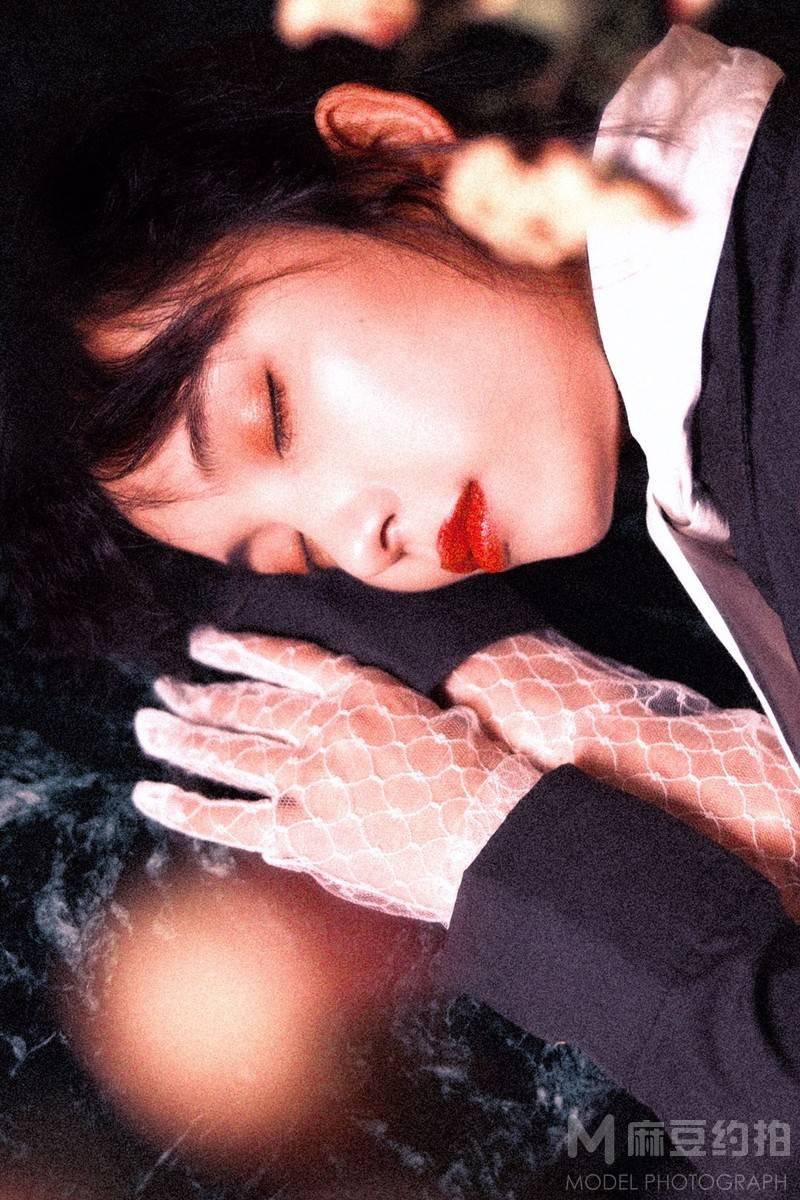 情绪模特
