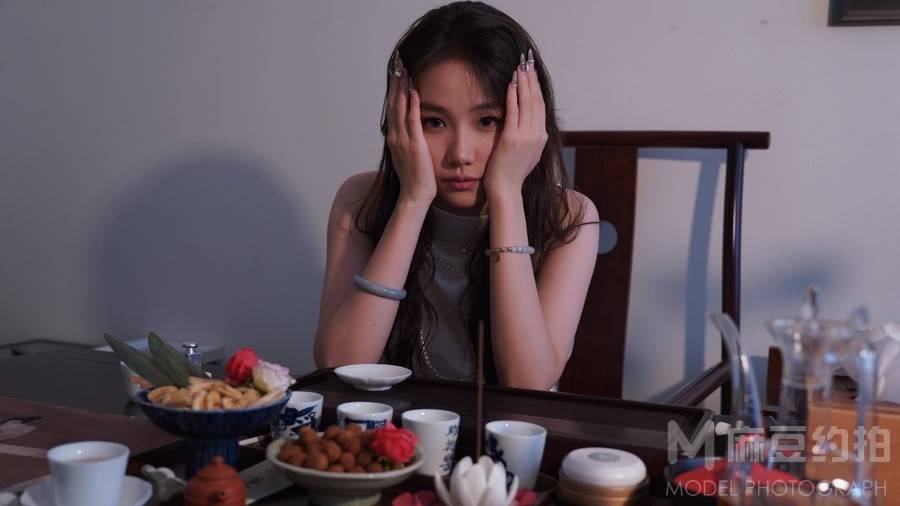 情绪模特