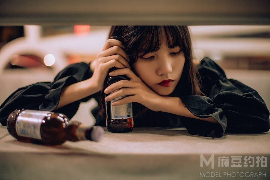 情绪模特