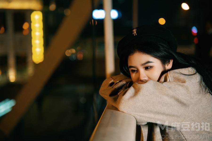 情绪模特