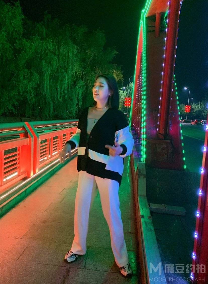 黑白模特