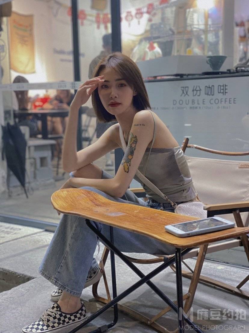 情绪模特