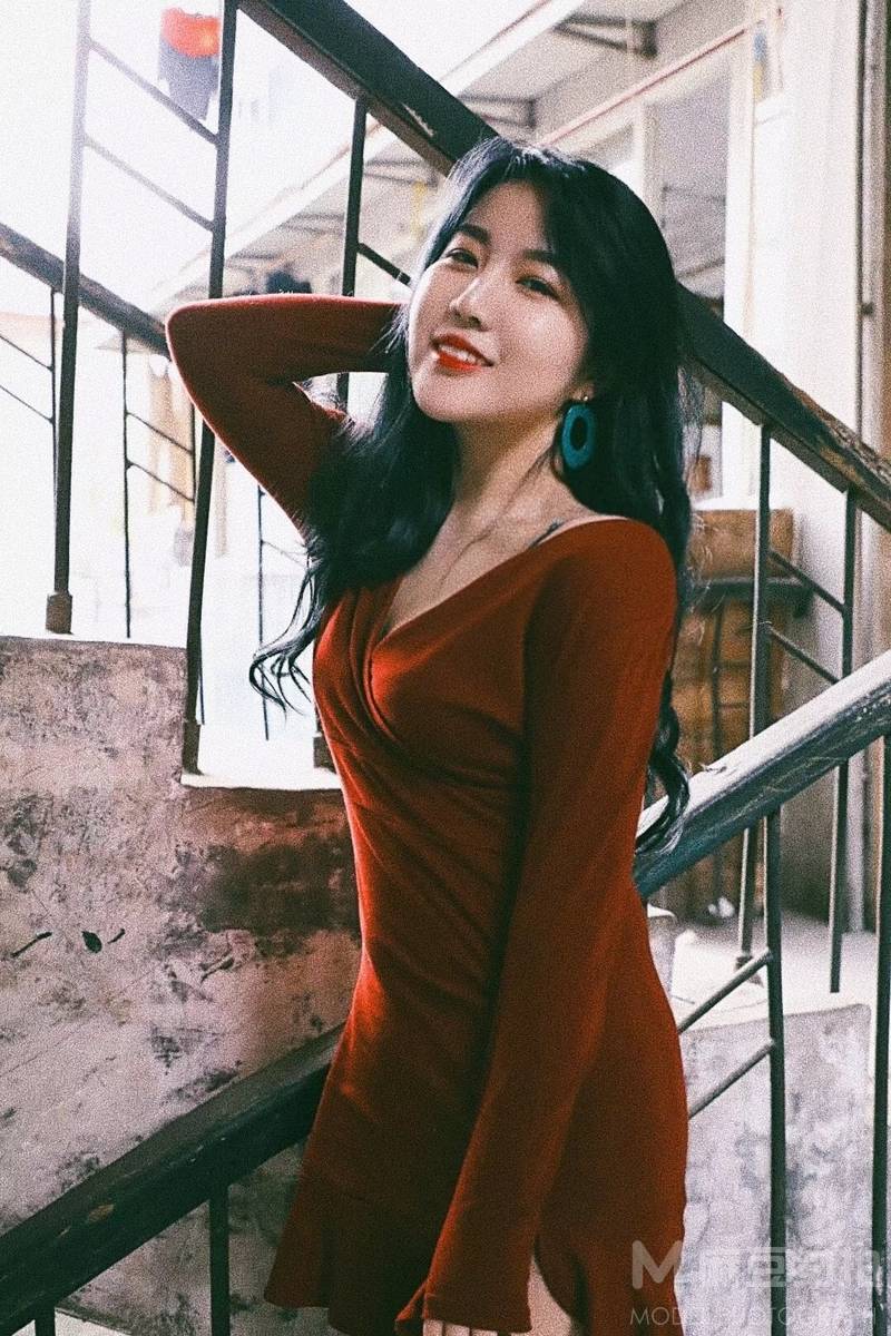 情绪模特