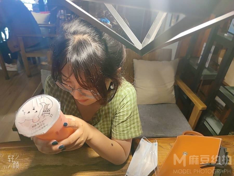 情绪模特
